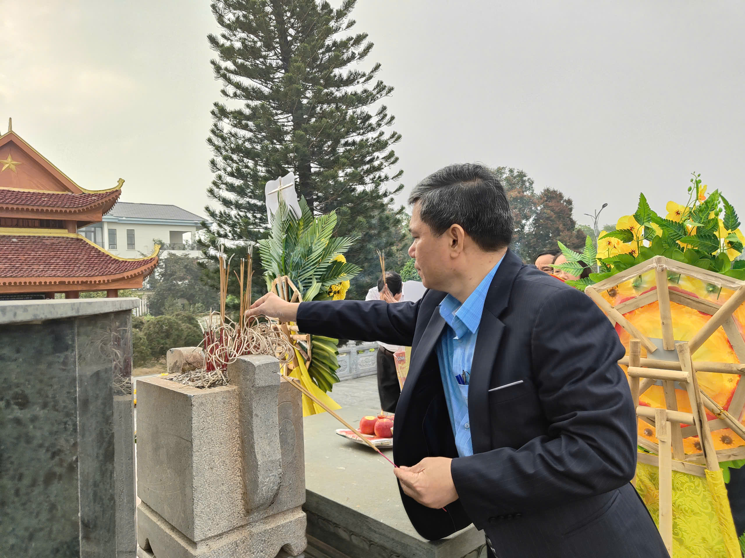 Anh-tin-bai
